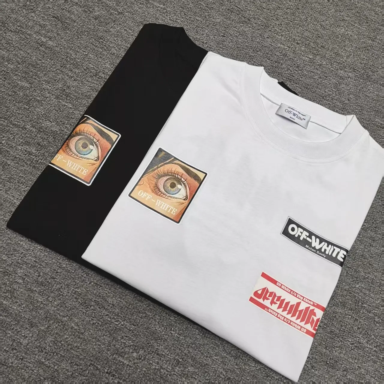 The top proven version OFF-WHI* 25SS new printed short-sleeves, loose fit, the same style for male and female couples stars. American designer Virgil Abloh founded the luxury street brand Off-White based on the pop culture of the younger generation. Walking between street culture and high-end fashion, contemporary elements are used to interpret youth culture, and fine workmanship is used to interpret trendy clothing. Photos, paintings and eye-catching graphic printing are all sources of inspiration for the designer. 32 counts of 260g double yarn pure cotton fabric, the printing uses Kornit digital direct injection technology, and the picture is clear. The white glue base ensures the firmness of the printing, and machine washing is stress-free - 1:1 original mold opening, ZP development, perfectly restored to the original version, produced by a large factory, not produced by a small factory on the market, fine wiring, top-notch craftsmanship, welcome to compare - A full set of customized accessories for collar labels, hang tags, and wash water labels - Exclusive logo packaging - No matter age, body shape or gender, it is very suitable for both men and women. All details are real photos, buy with confidence. Color: Black White Size: S-XL P;120